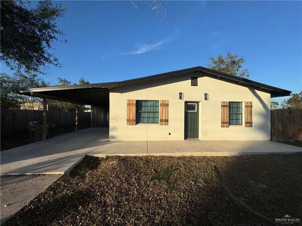 1307 Rojas St in Edinburg, TX - Building Photo