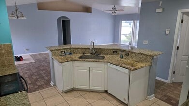 2909 13th St SW in Lehigh Acres, FL - Foto de edificio - Building Photo