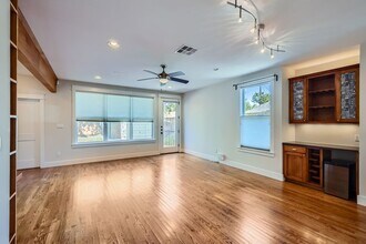 1204 W St Johns Ave in Austin, TX - Building Photo - Building Photo