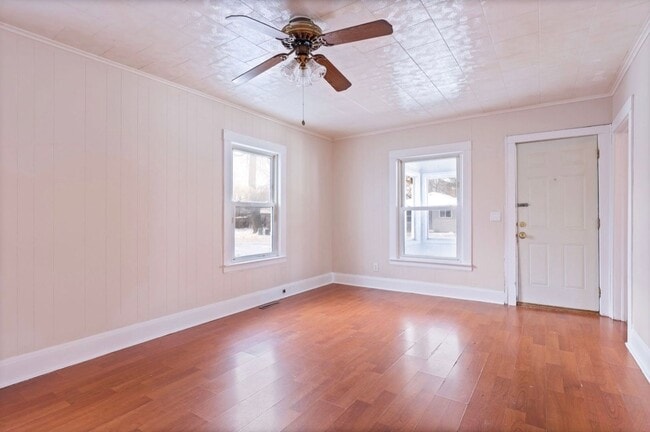 2260 S Niagara St in Saginaw, MI - Building Photo - Building Photo