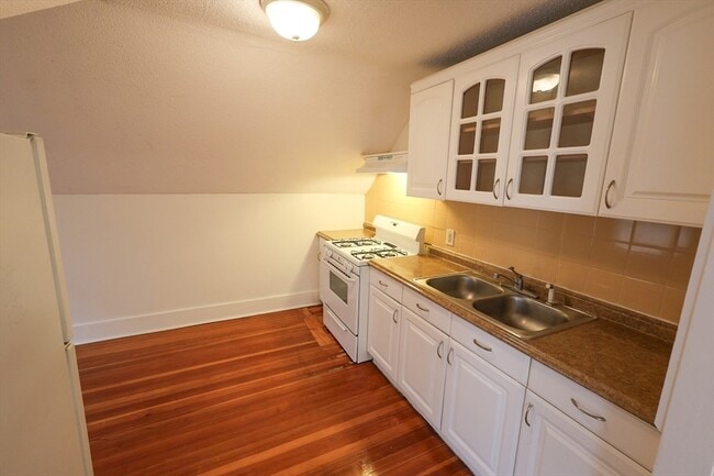 498 Whipple St, Unit 3S in Fall River, MA - Building Photo - Building Photo