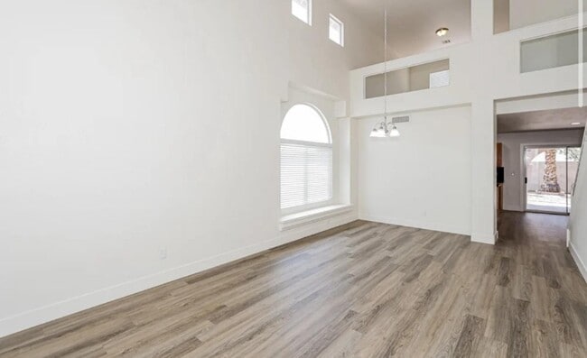 1840 N Bruce St in North Las Vegas, NV - Building Photo - Building Photo