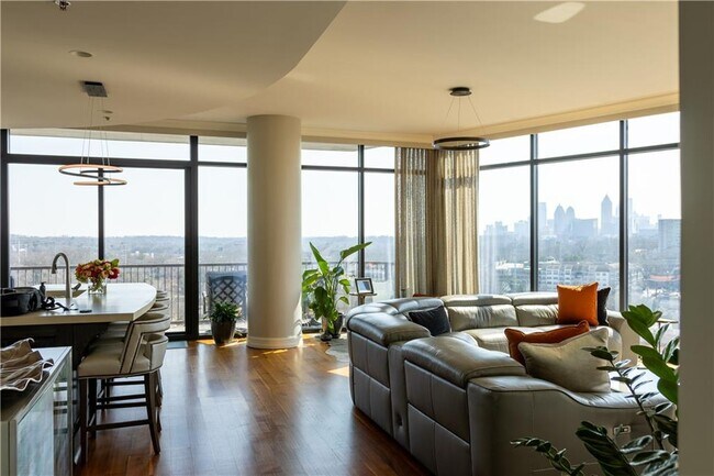 2233 Peachtree Rd NE in Atlanta, GA - Building Photo - Building Photo