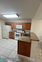 5781 Riverside Dr in Coral Springs, FL - Building Photo - Building Photo