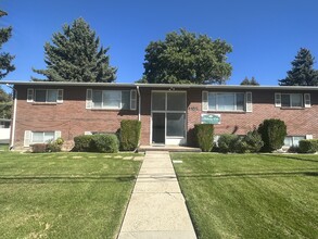 Holladay Villa Apartments in Holladay, UT - Building Photo - Building Photo