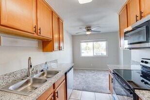 505 E Madison Ave in El Cajon, CA - Building Photo