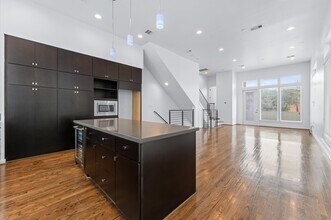 120 Pierce St in Houston, TX - Building Photo - Building Photo