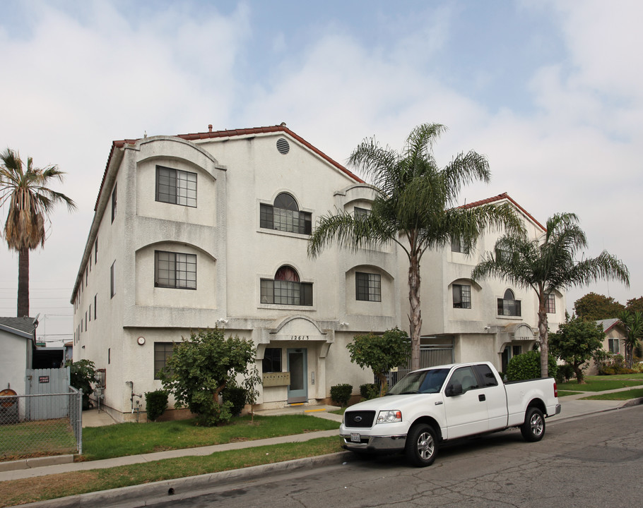 12607-12613 Fonthill Ave in Hawthorne, CA - Foto de edificio