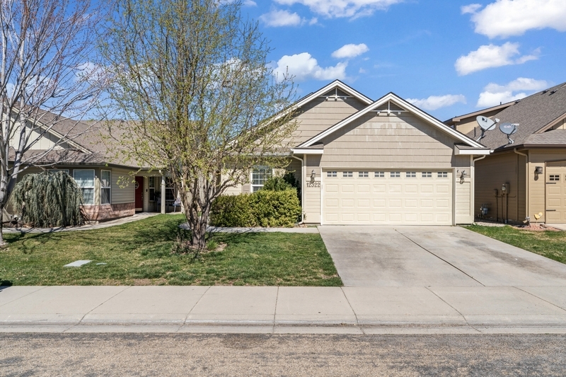 12322 W Bridger Bay Dr in Star, ID - Building Photo