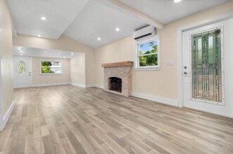 710 S Pine St in Lake Worth Beach, FL - Building Photo - Building Photo