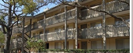 Riverfalls at Bellmar in Dallas, TX - Foto de edificio - Building Photo