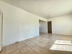 424 N Warner St in Ridgecrest, CA - Building Photo - Building Photo