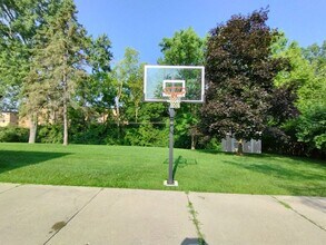 145 Marbrook Dr in Dayton, OH - Building Photo - Building Photo