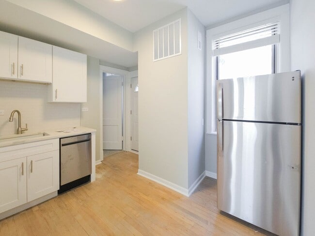 1954 W Winona St, Unit 1