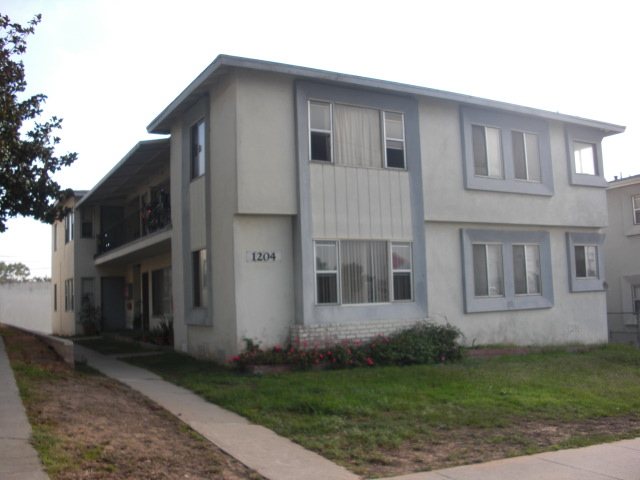 1204 E Imperial Ave in El Segundo, CA - Building Photo