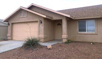 2360 Jagerson Ave in Kingman, AZ - Building Photo