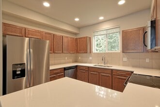 1413 105th Pl SE in Everett, WA - Foto de edificio - Building Photo