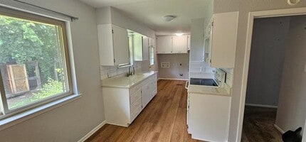 220 W Val Verde Cir in Keene, TX - Building Photo - Building Photo