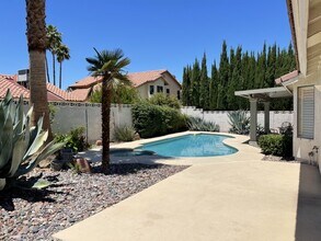 137 Weatherstone Dr in Henderson, NV - Foto de edificio - Building Photo