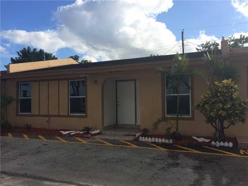 7918 Pembroke Rd in Miramar, FL - Building Photo