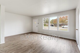 322 Kate Schenck Ave in San Antonio, TX - Building Photo - Building Photo