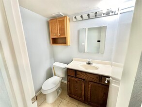 4513 Avenue P 1/2, Unit 2 in Galveston, TX - Building Photo - Building Photo