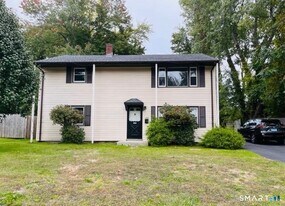 107 Crescent Dr in East Hartford, CT - Building Photo