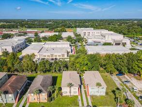 714 Michigan Ct-Unit -2 in St. Cloud, FL - Foto de edificio - Building Photo