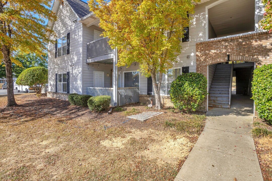 1385 S Donahue Dr in Auburn, AL - Building Photo