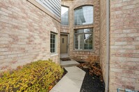 4935 Commonwealth Ave in Western Springs, IL - Foto de edificio - Building Photo