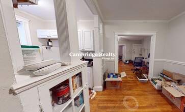 13 Gray Gdns E, Unit 5A in Cambridge, MA - Building Photo - Building Photo