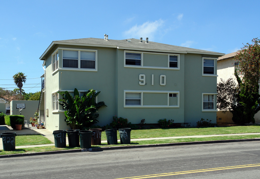 910 E Imperial Ave in El Segundo, CA - Building Photo