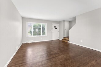 24579 Kelly Rd in Eastpointe, MI - Building Photo - Building Photo