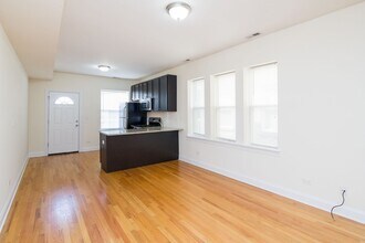 2035 W Arthur Ave in Chicago, IL - Building Photo - Building Photo