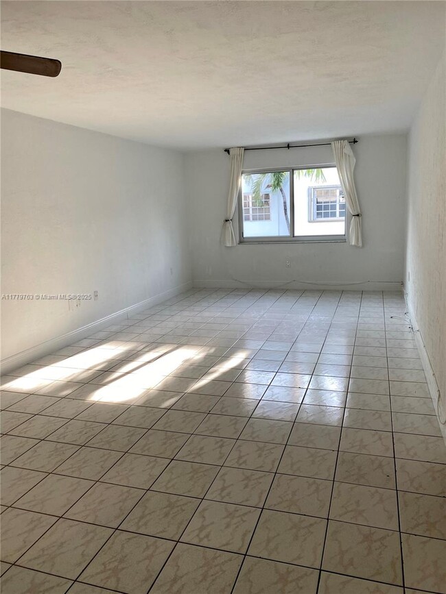 251 Galen Dr in Key Biscayne, FL - Building Photo - Building Photo