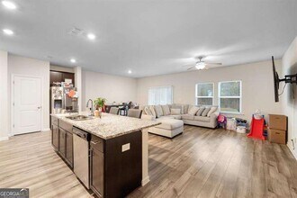 1070 Sunny Lk Dr in Lawrenceville, GA - Building Photo - Building Photo