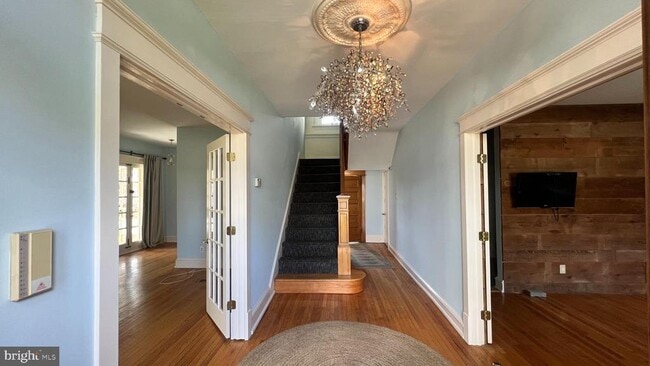 property at 7630 Cheltenham Ave