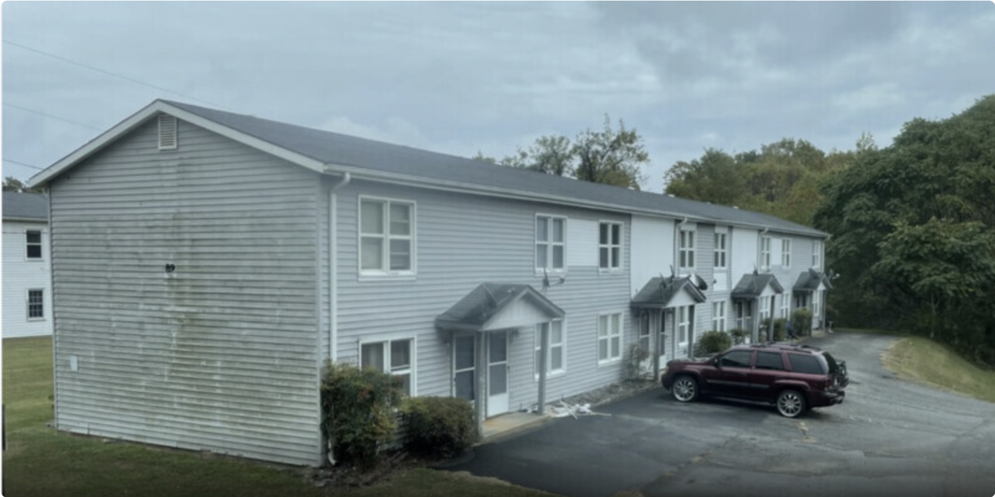 89 Meadow Green Rd in Bassett, VA - Foto de edificio