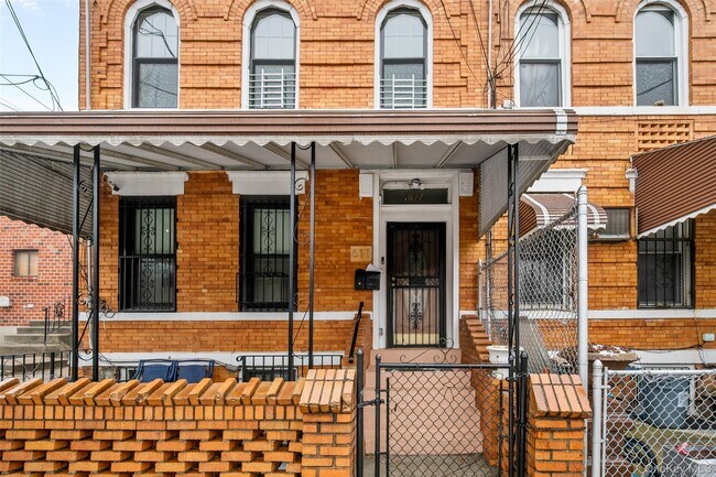 611 Linwood St in Brooklyn, NY - Building Photo - Building Photo