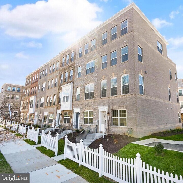 9630 Weshire Dr in Upper Marlboro, MD - Building Photo