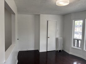 124 Spencer Ave in Toronto, ON - Building Photo