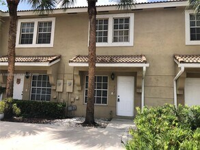232 S W 122nd Terrace in Pembroke Pines, FL - Building Photo - Building Photo