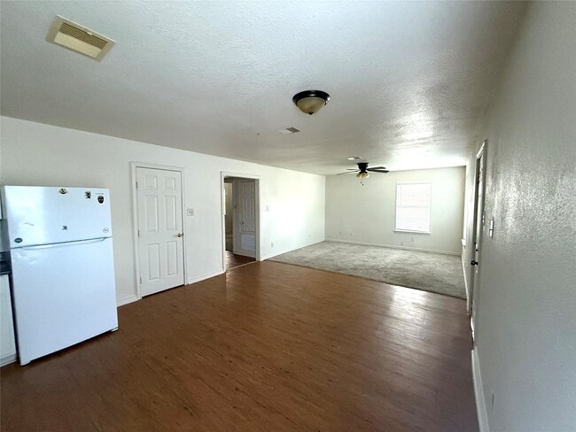 4715 16th St in Bacliff, TX - Building Photo - Building Photo