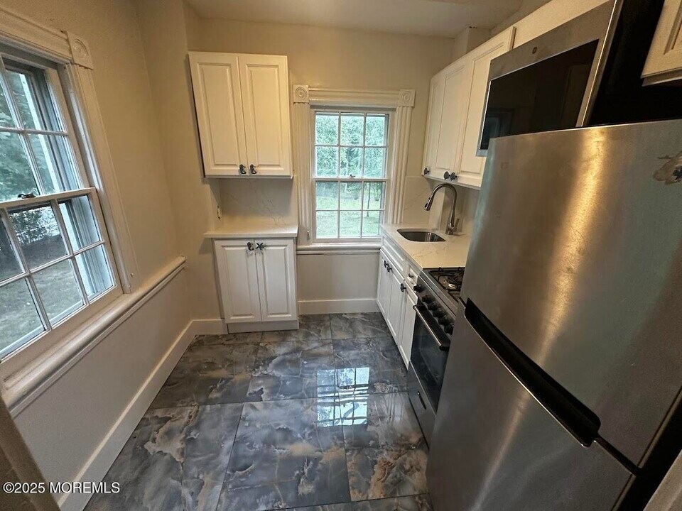 7 Monmouth Rd in Ocean Township, NJ - Building Photo