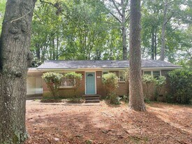 365 Knottingham Dr in Athens, GA - Building Photo