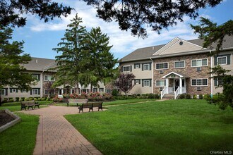 562 New Hwy in Hauppauge, NY - Building Photo - Building Photo
