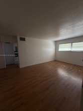 16851 NE 18th Ave in North Miami Beach, FL - Foto de edificio - Building Photo