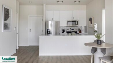 3158 SW 12th Ave, Unit A307 in Portland, OR - Building Photo - Building Photo