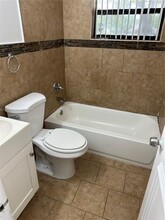 210 NW 18th St in Pompano Beach, FL - Foto de edificio - Building Photo