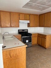14535 Oregon Trail in Victorville, CA - Building Photo - Building Photo